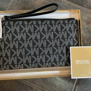 Michael Kors wristlet NWT